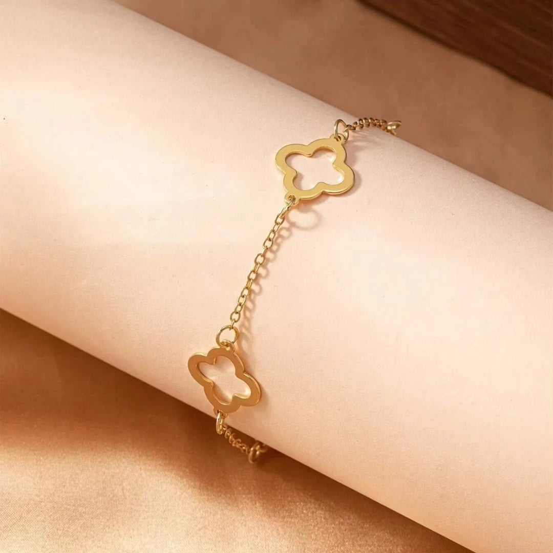 طقم أساور فاخر من Cartier & Van Cleef & Arpels – سوار Love مرصّع + سوار Clover أيقوني