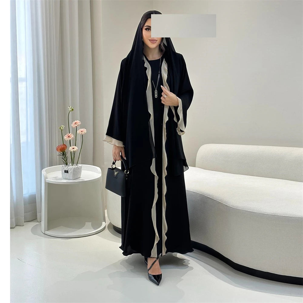 عباية خليجية بلمسات مموجة متباينة – شيلة مطابقة وتصميم واسع أنيق