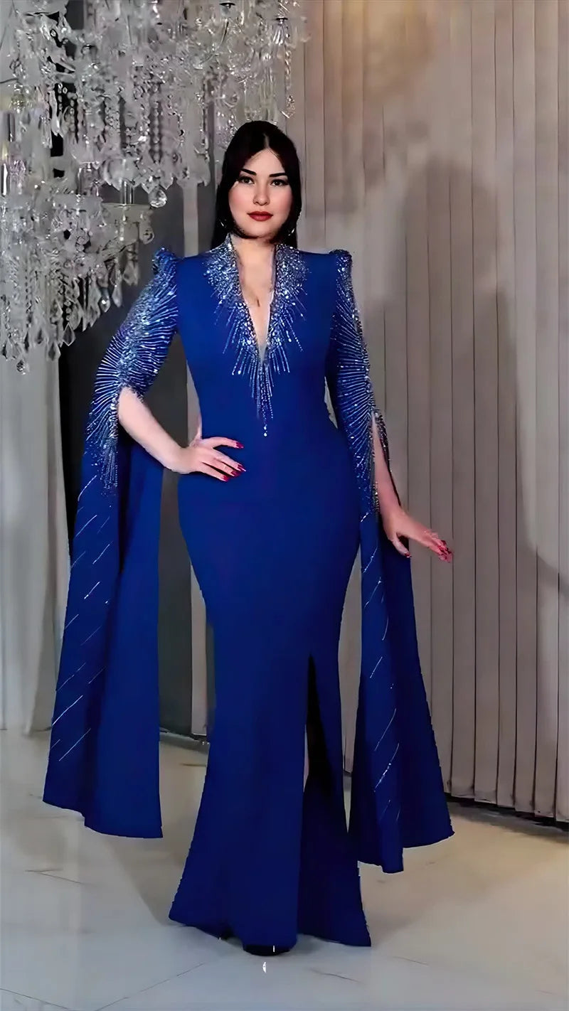 فستان سهرة راقي مطرّز بلمسات فضية – ياقة V عميقة مع شق أمامي أنيق
