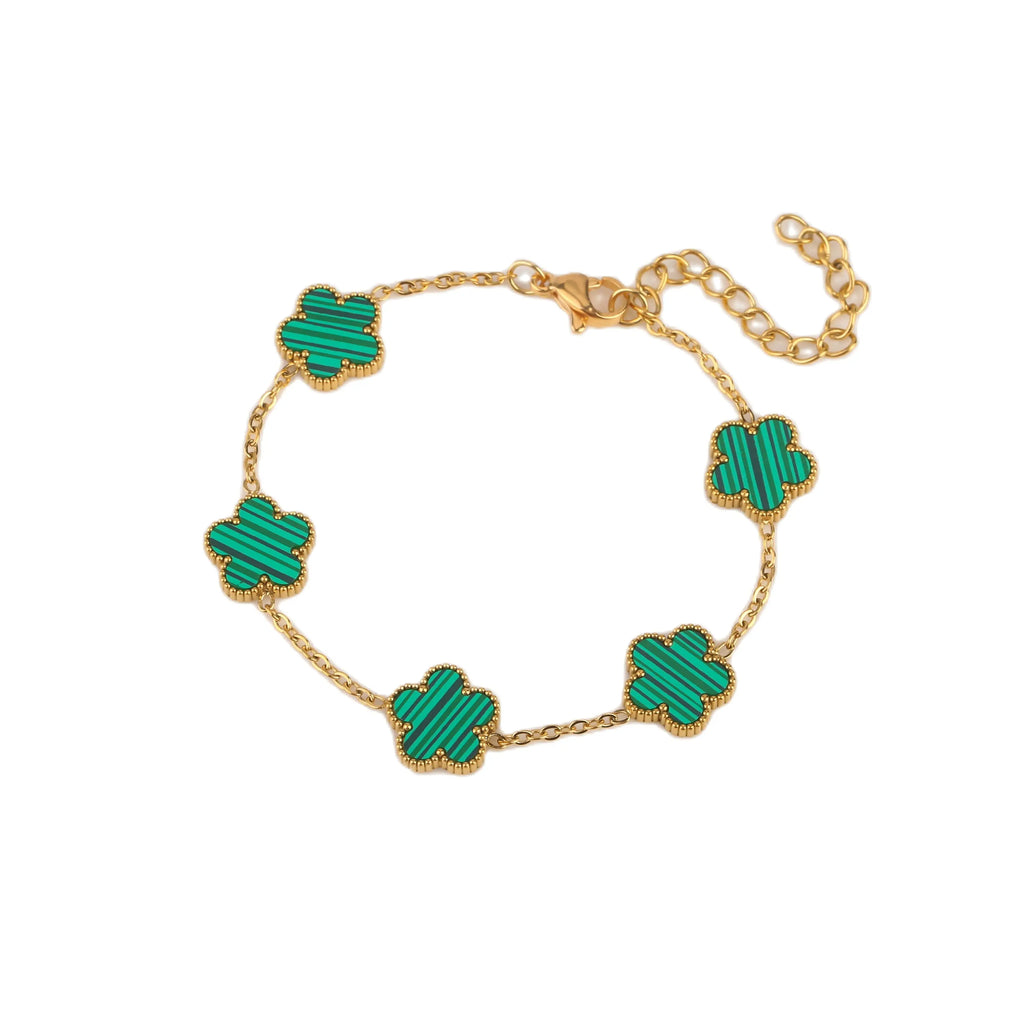 سوار نسائي من Van Cleef  بتصميم البرسيم الرباعي – أناقة خالدة بعدة ألوان