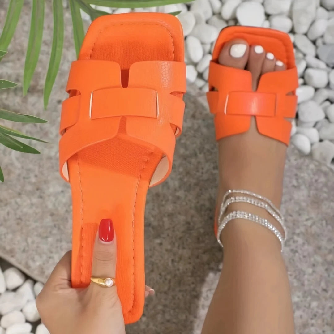 نعال صيفي نسائي من Hermes – تصميم عصري مريح للإطلالة اليومية