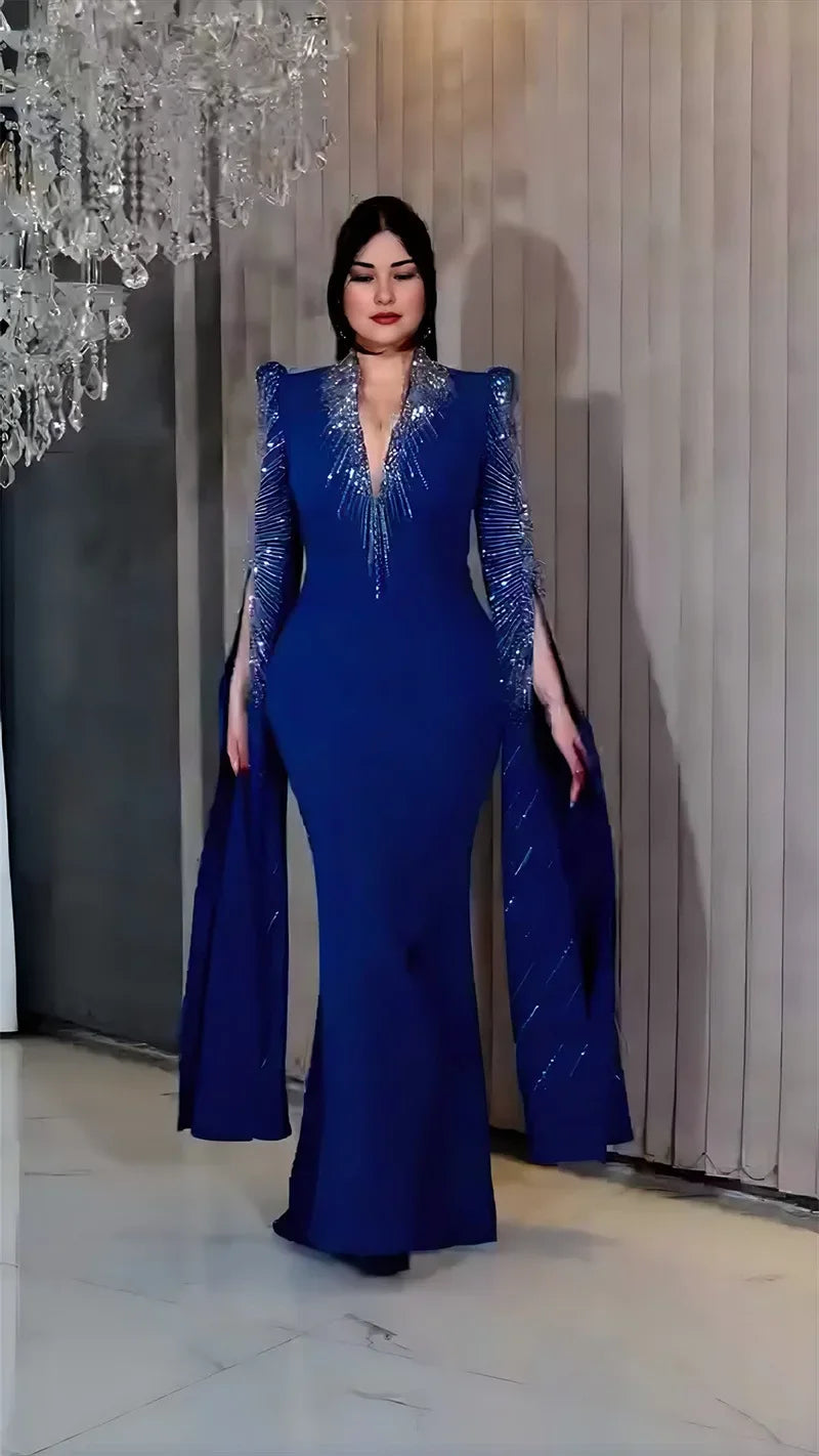 فستان سهرة راقي مطرّز بلمسات فضية – ياقة V عميقة مع شق أمامي أنيق