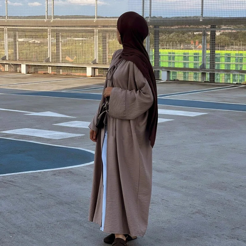 عباية كاجوال مفتوحة بتصميم واسع – ستايل عصري سهل التنسيق